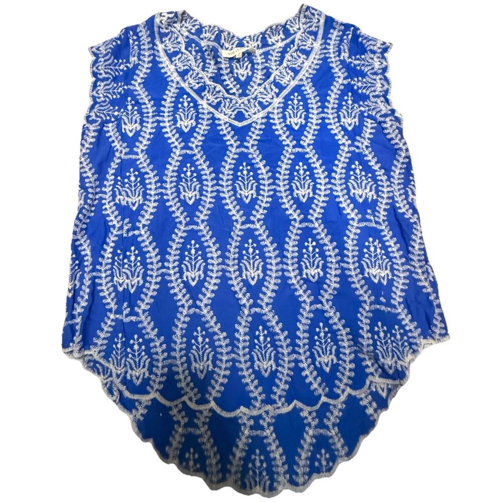 SOLITAIRE Woman’s Blouse Blue Embroidered Floral Blouse Scalloped Hem Medium